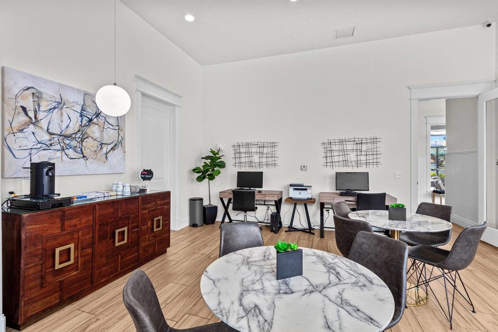 The Crossings at Chapel Hill Apartments in Pasco, Washington Business Center