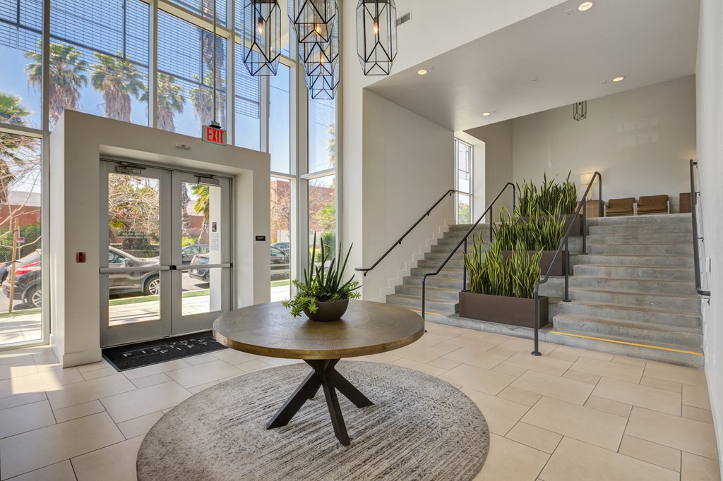 5550 Interior Leasing Office