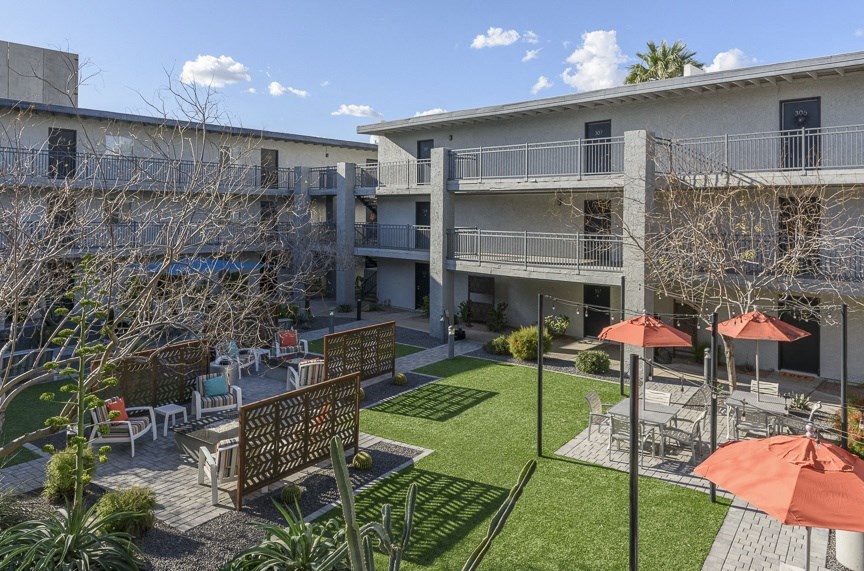 The Icon on Central Apartments in Phoenix, Arizona Exterior and Courtyard