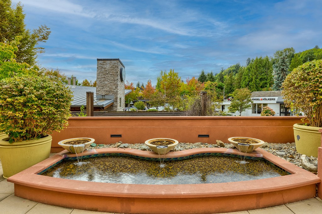 The Mercer Apartments Outdoor Fountain