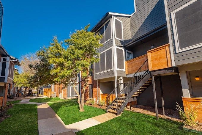 The Monet Apartments in Dallas, Texas Exterior