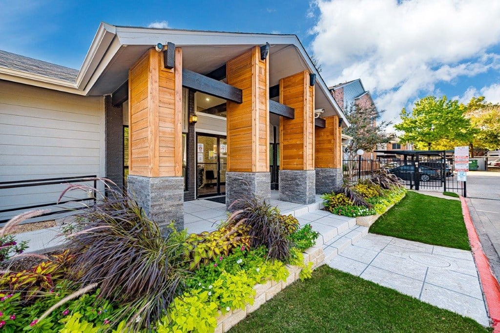 The Monet Apartments in Dallas, Texas Clubhouse Exterior