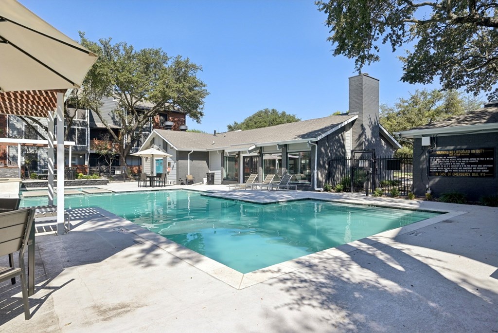 The Monet Apartments in Dallas, Texas Pool