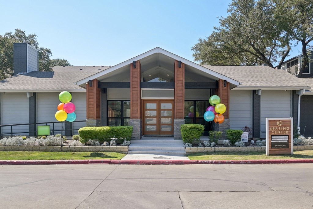 The Monet Apartments in Dallas, Texas Exterior