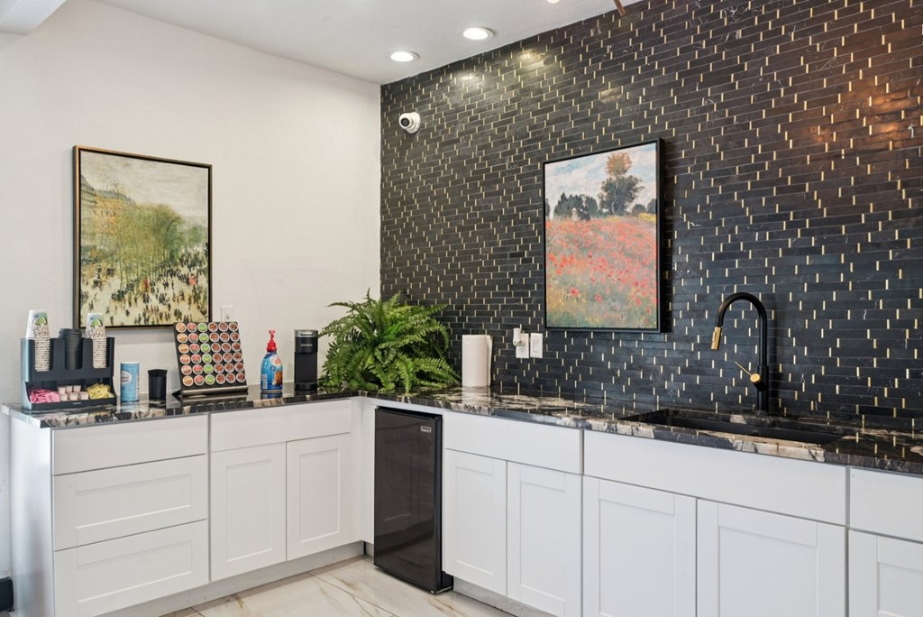 The Monet Apartments in Dallas, Texas Clubhouse Lounge