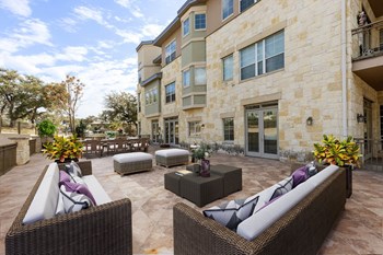 The Overlook at Westover Hills Patio and Exterior - Photo Gallery 11