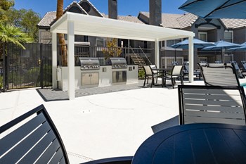 The Quinn Apartments BBQ Grill and Seating - Photo Gallery 6