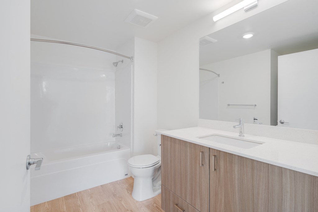 The Warren Apartments bathroom with shower tub