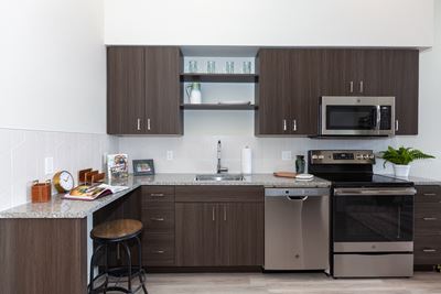 TheHixonApts_Bend_OR_1BR_KitchenCounter