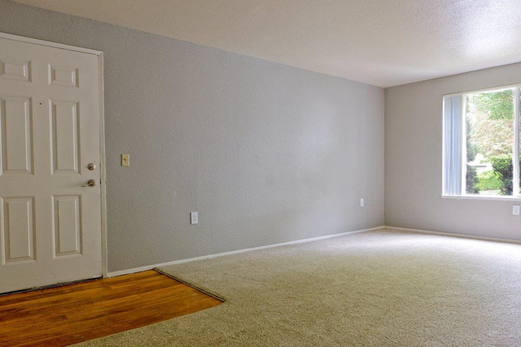 Aspire Oregon City Apartments Living Room and Front Door