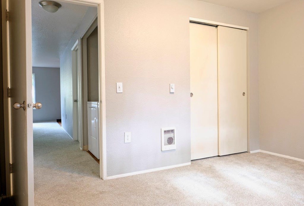 Aspire Oregon City Apartments Bedroom and Closet