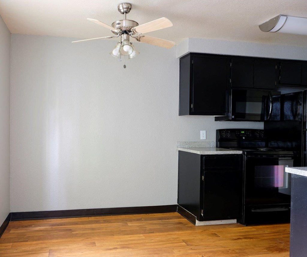Aspire Oregon City Apartments Kitchen and Dining Area