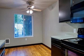 Aspire Oregon City Apartments Kitchen and Dining Area Aspire Oregon City Apartments Kitchen and Dining Area - Photo Gallery 4