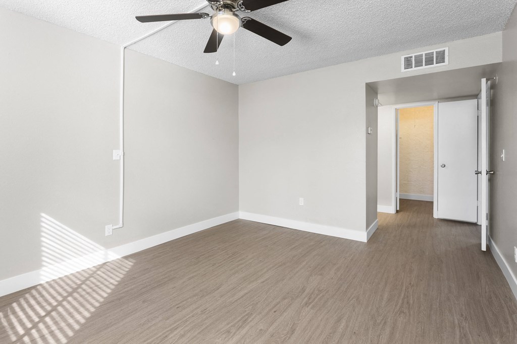 Sono Tempe Apartment Homes Bedroom with Ceiling Fan