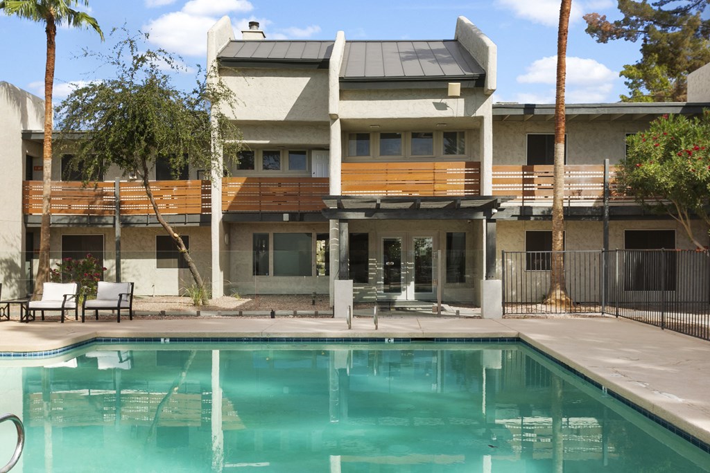 Sono Tempe Apartment Homes Pool with building exterior