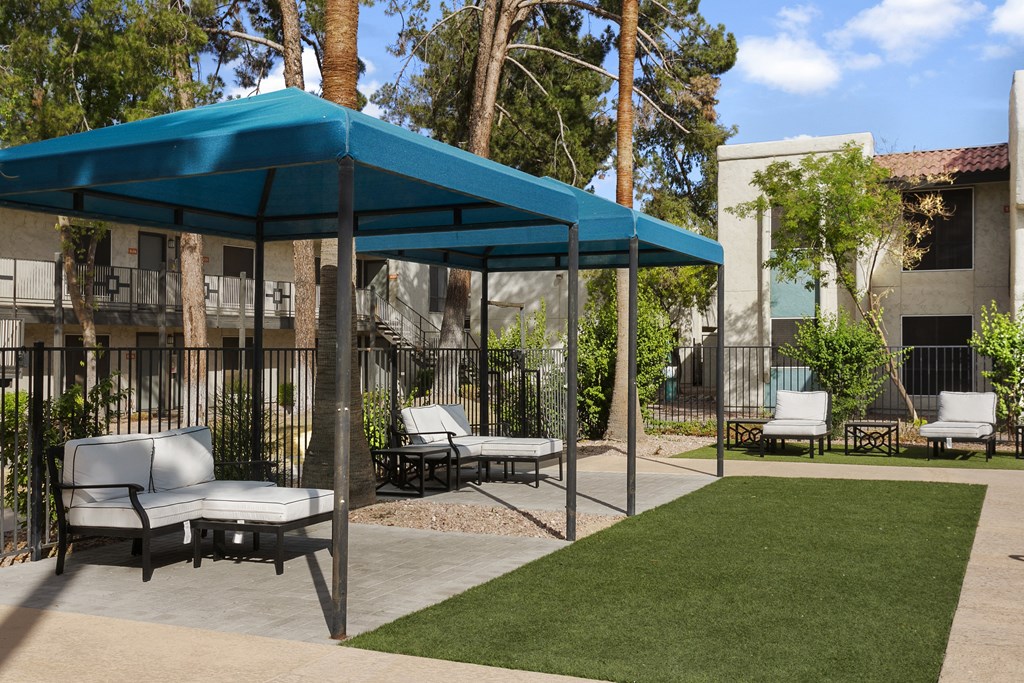 Sono Tempe Apartment Homes Outdoor Lounge area