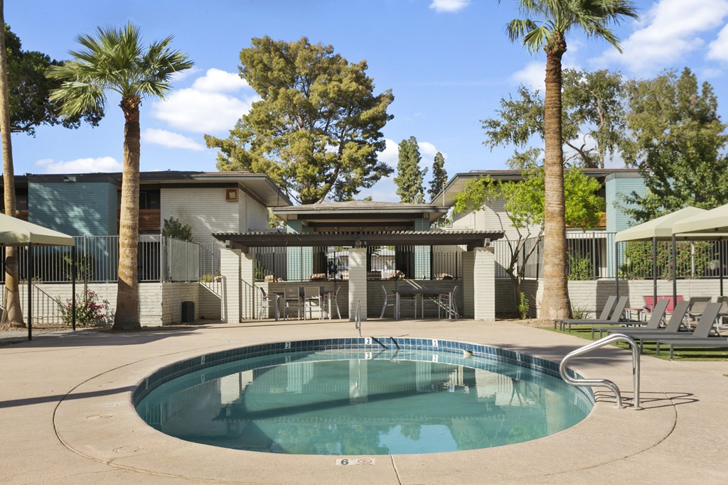 Sono Tempe Apartment Homes Large Hot Tub