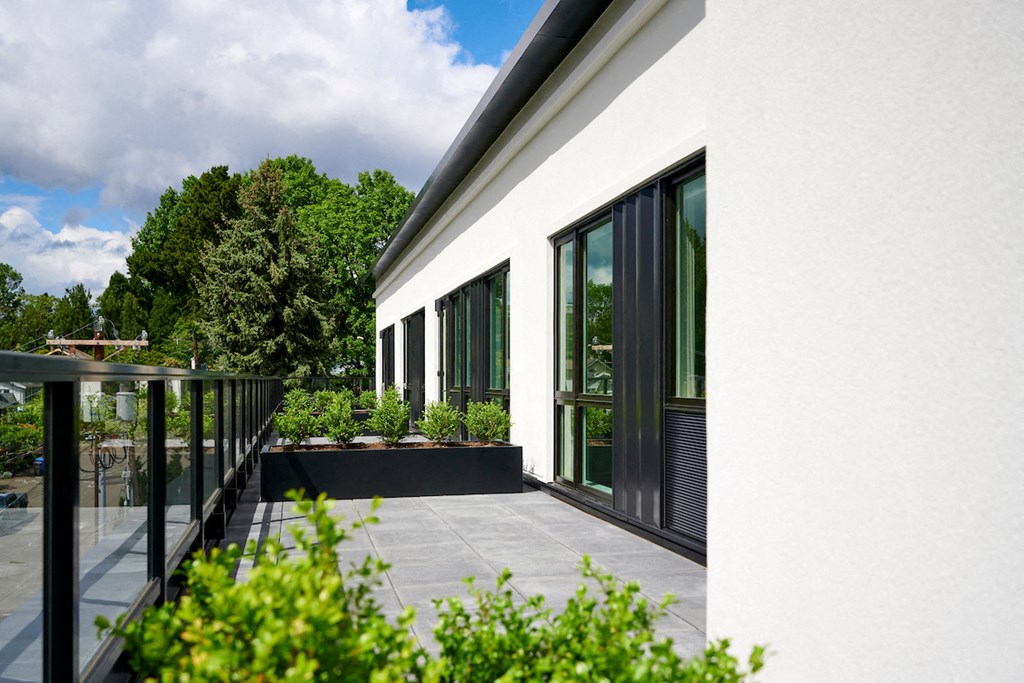 Multnomah Station Apartments patios