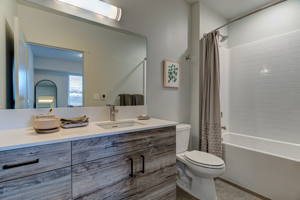 RedPoint_Redmond_OR_Interior_Bath