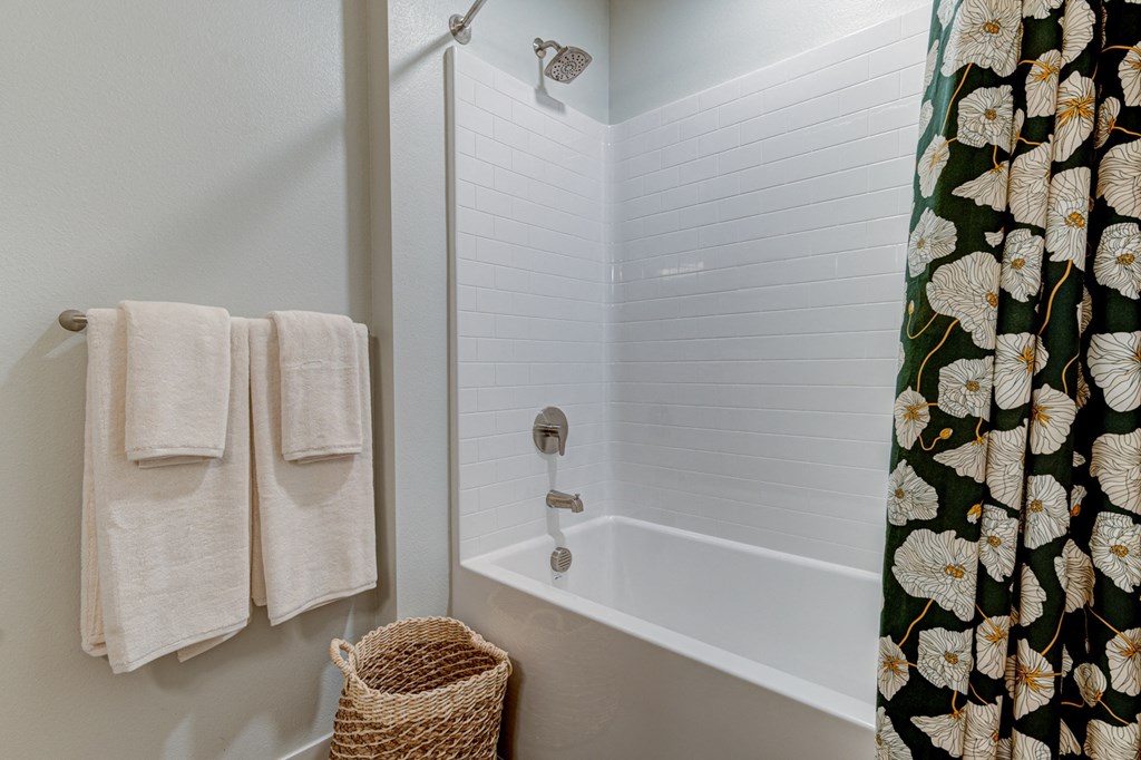 RedPoint_Redmond_OR_Interior_BathShower