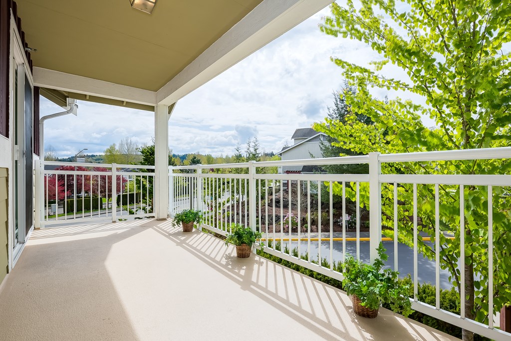 additional photo for property listing at chic digs with room to stretch out in the village 22 car