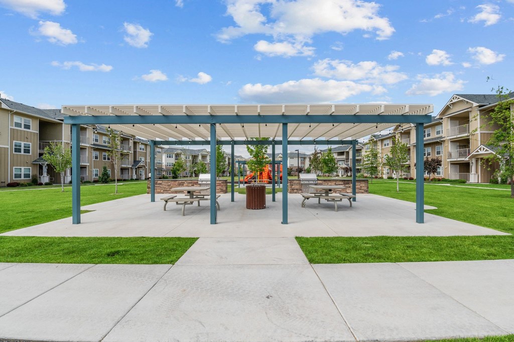 Prelude at Paramount Apartments Covered Picnic