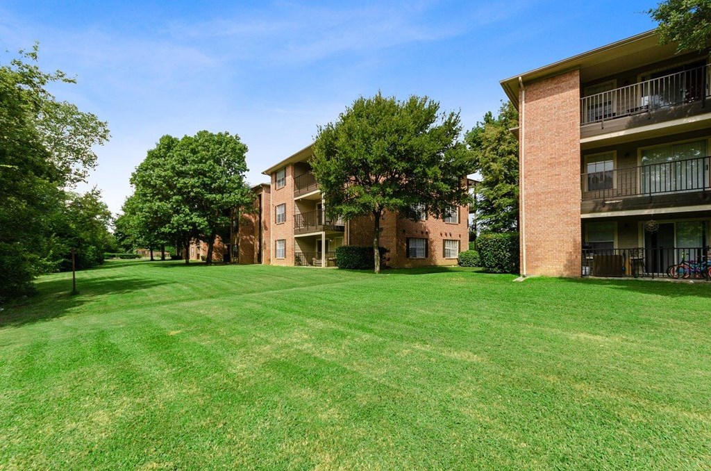 Valley Ridge Apartments in Lewisville, Texas Exterior and Landscape