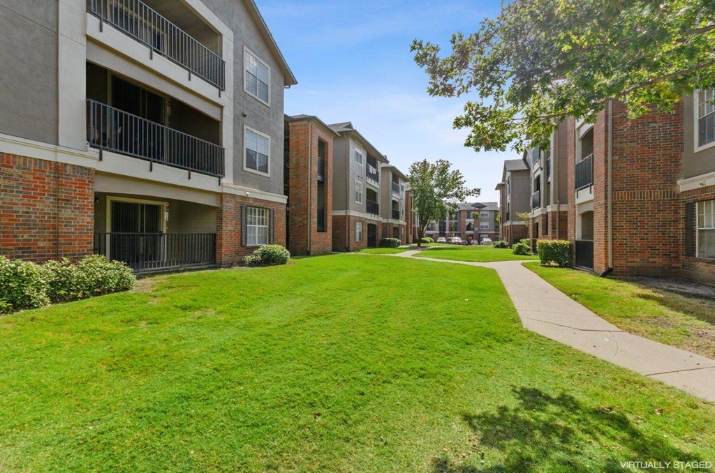 Valley Trails Apartments in Irving, Texas Exterior