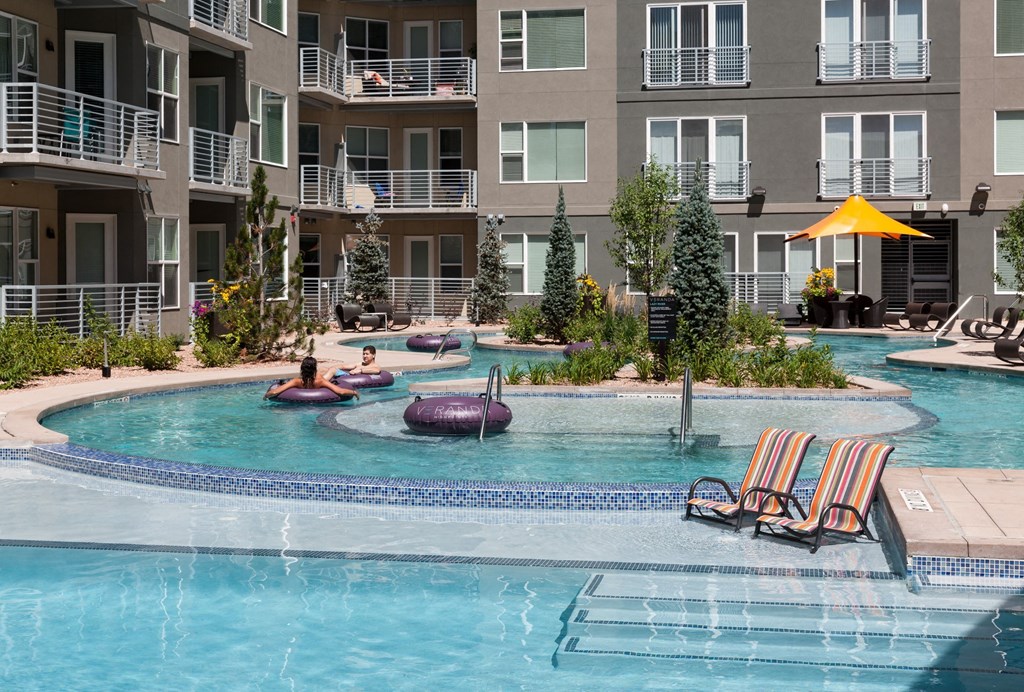 Veranda Highpointe Apartments Lazy River and Pool Area