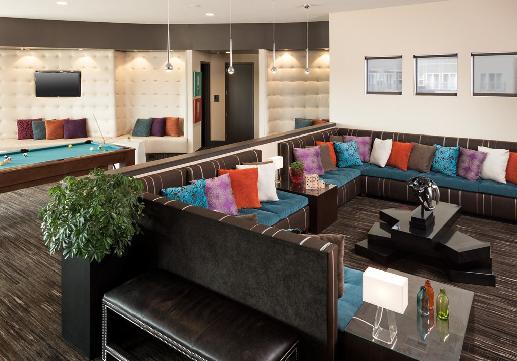 Veranda Highpointe Apartments Clubhouse Seating