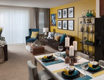 Veranda Highpointe Apartments Model Dining Room and Living Room - Photo Gallery 4
