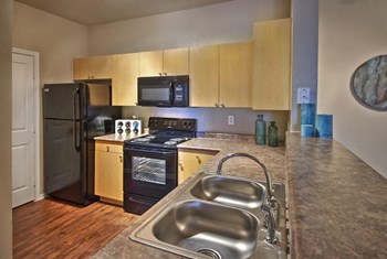 Verandas at City View Kitchen with Hardwood Floors Verandas at City View Kitchen with Hardwood Floors - Photo Gallery 2