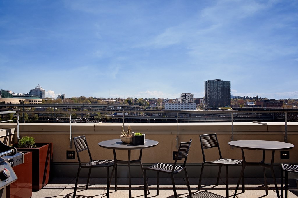38 Davis rooftop with table and chairs