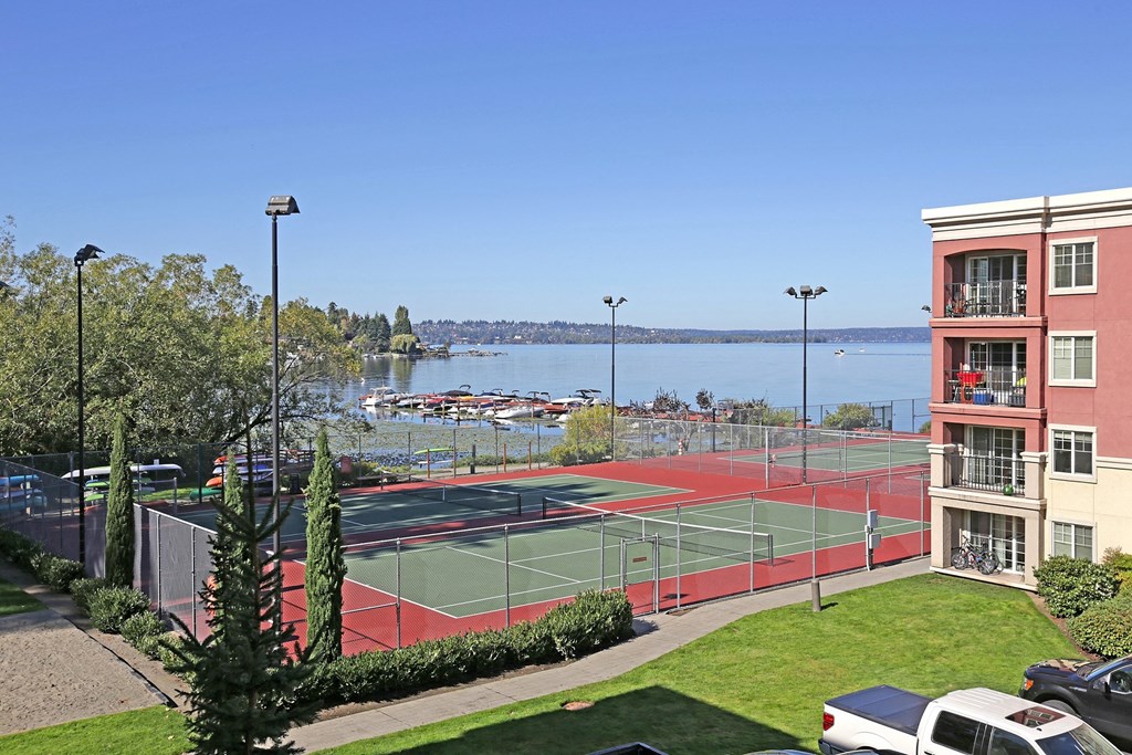 a tennis court at the enclave at woodbridge apartments in sugar land, tx