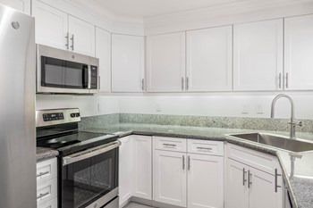 Villaggio on Yarrow Bay kitchen Villaggio on Yarrow Bay kitchen - Photo Gallery 5