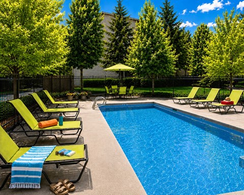 Outdoor Swimming Pool at Vista Ridge Apartments, Issaquah, WA 98027