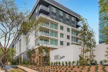 Vive Luxe Apartments Exterior Monument Sign - Photo Gallery 2