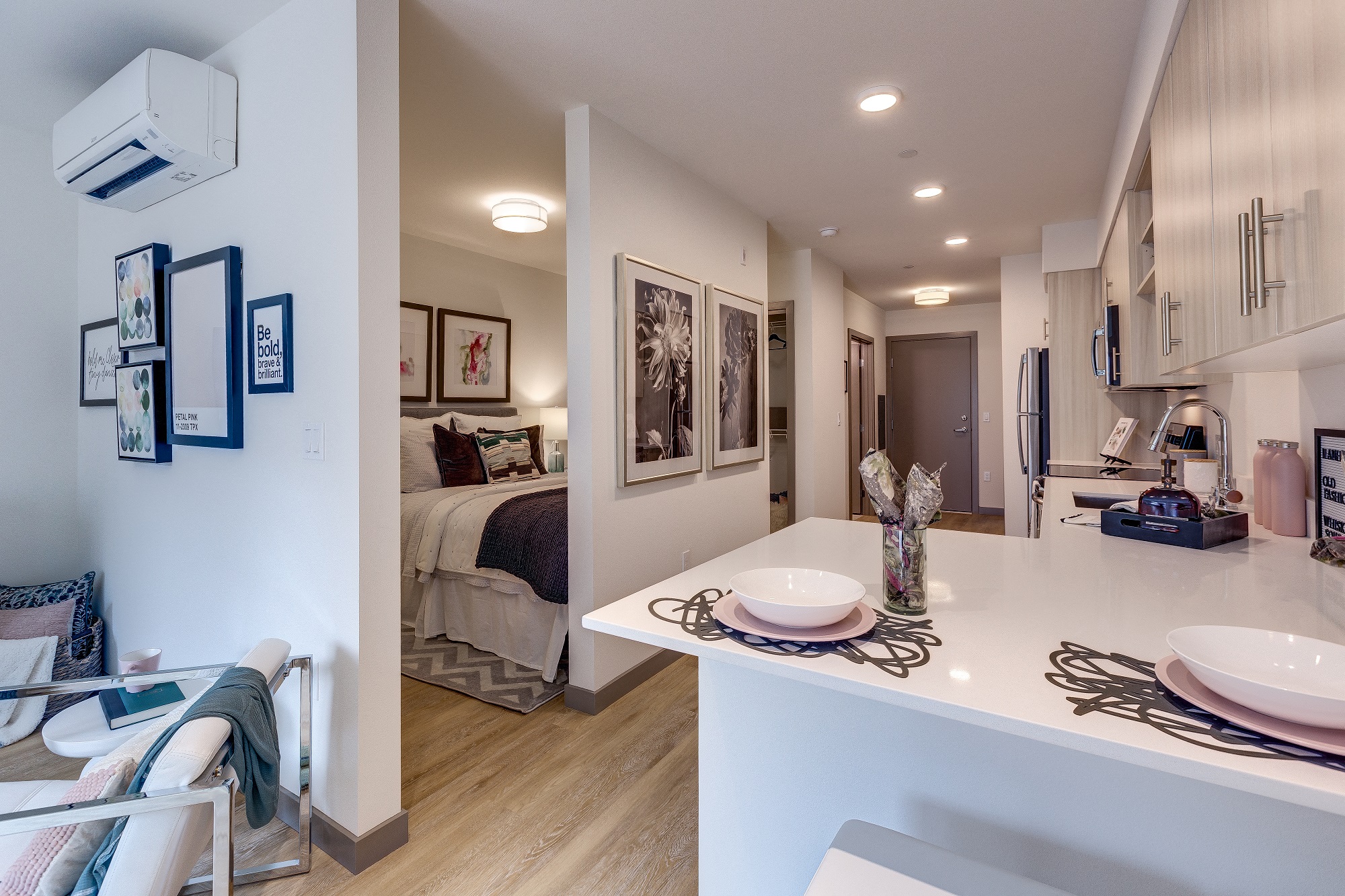 Voda_Kirkland_WA_Apartment_ModernDiningRoom