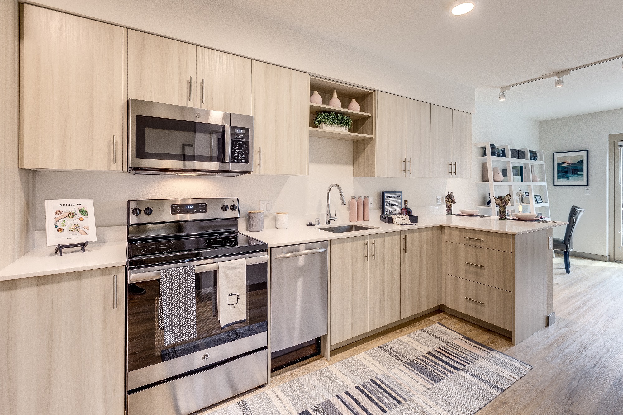 Voda_Kirkland_WA_Apartment_ModernKitchen