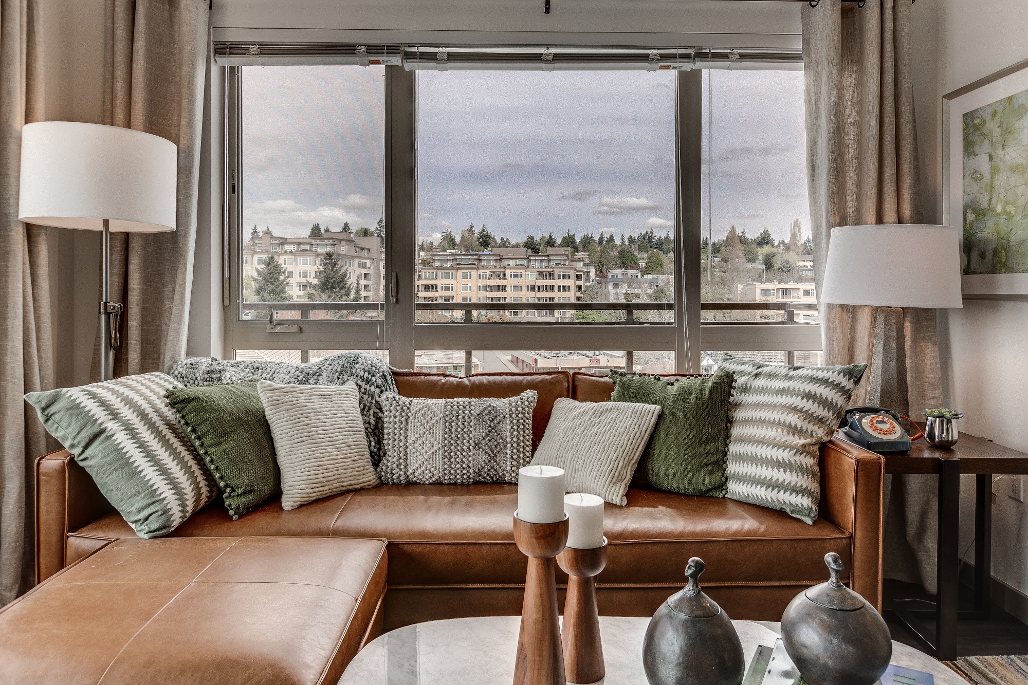 Voda_Kirkland_WA_Apartment_ModernLivingRoomView