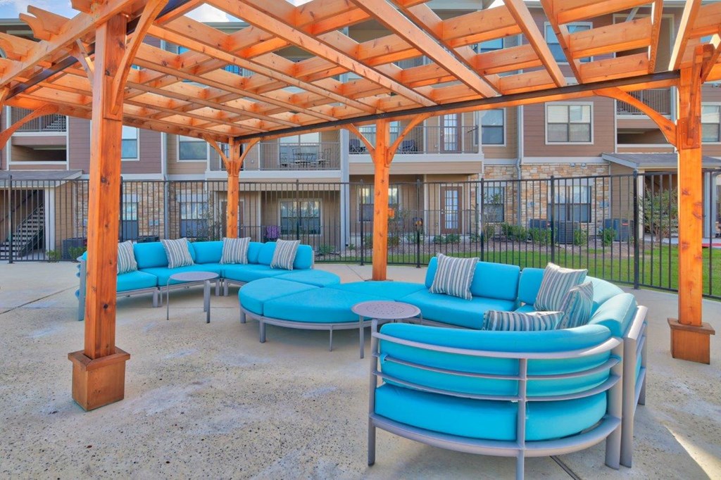 Volar Apartments Poolside Patio