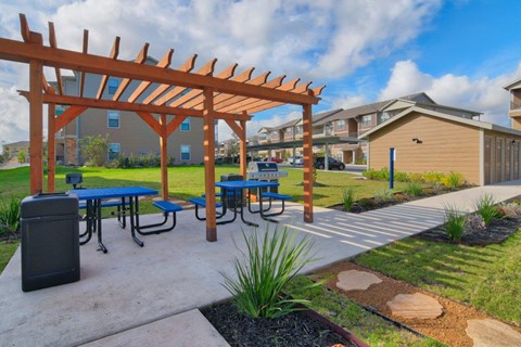Volar Apartments BBQ Area