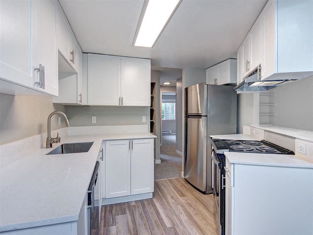 Orchard Ridge Kitchen with Large Counter Orchard Ridge Kitchen with Large Counter