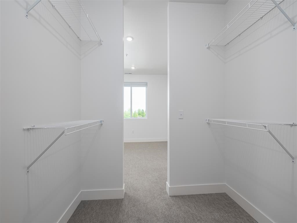 Vicinity at Horn Rapids Walk-In Closet