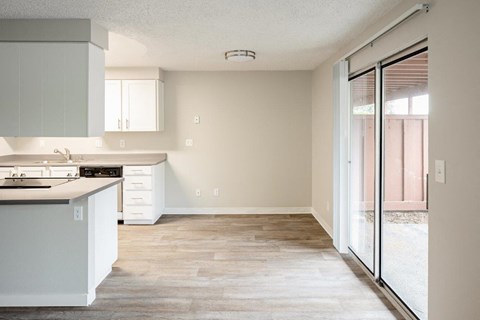 Somerset Terrace Dining Area and Private Patio