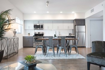 5550 Hollywood Blvd Studio-3 Beds Apartment for Rent - Photo Gallery 3
