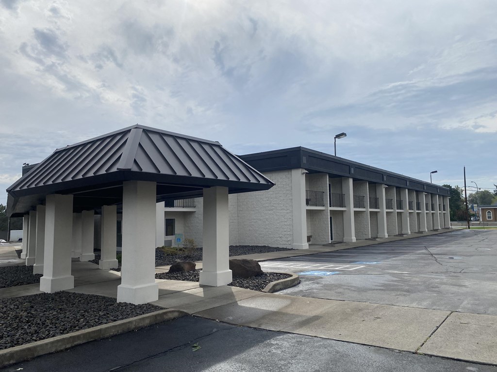 the building where the motel is located