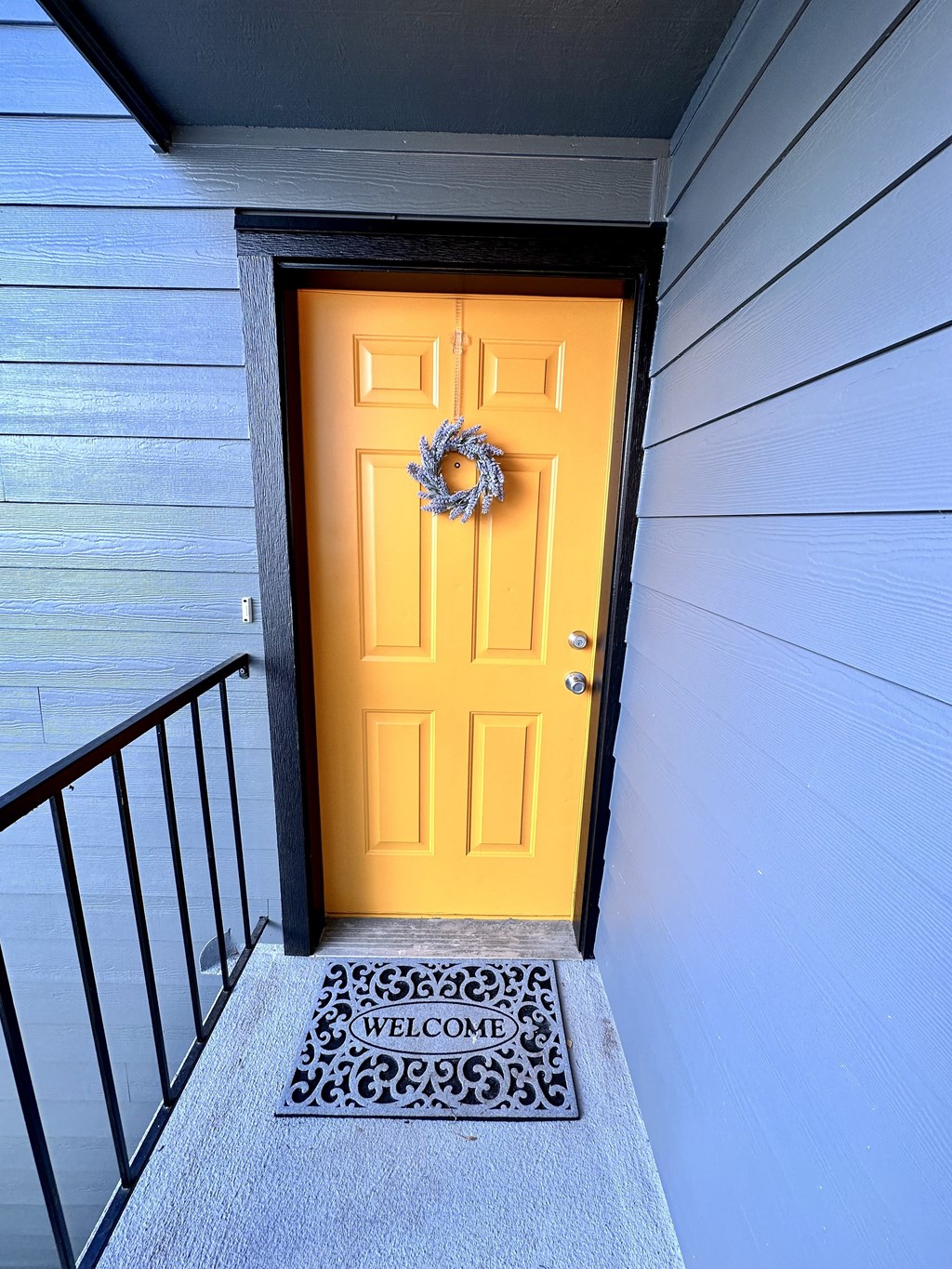 Forest Ridge Apartments yellow front door