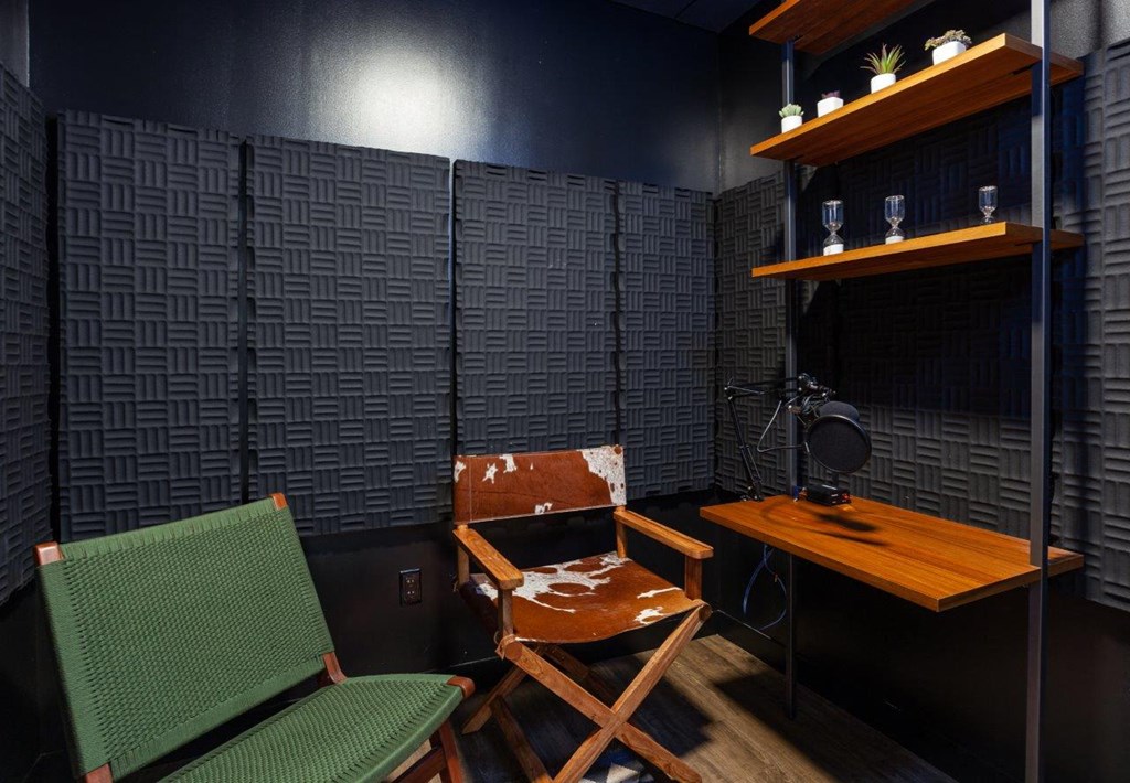 Alton Heights in Kansas City, Missouri Clubhouse Podcast Room