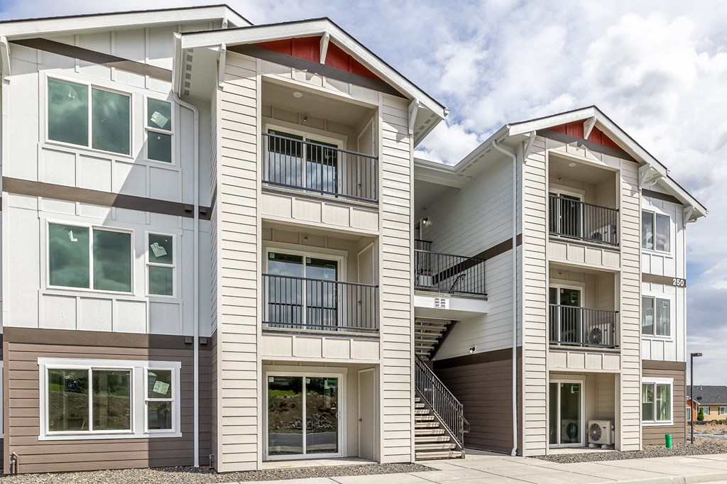 The Tides at Willow Pointe Apartments Building Exteriors and Staircase